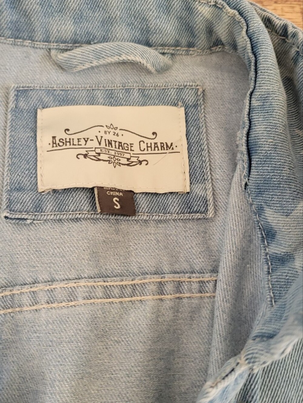 Light Wash Star Print Denim Jacket - Picture 2 of 3